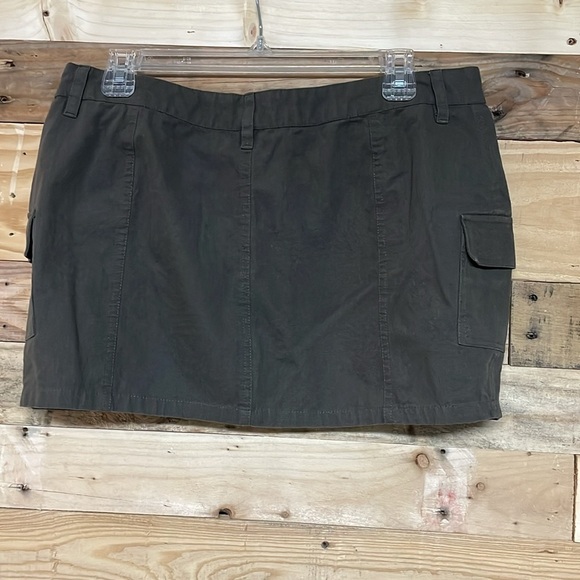 Motel size Large Army Green Y2K 100% Cotton Cargo Mini Skirt with Side Pockets - Picture 6 of 6